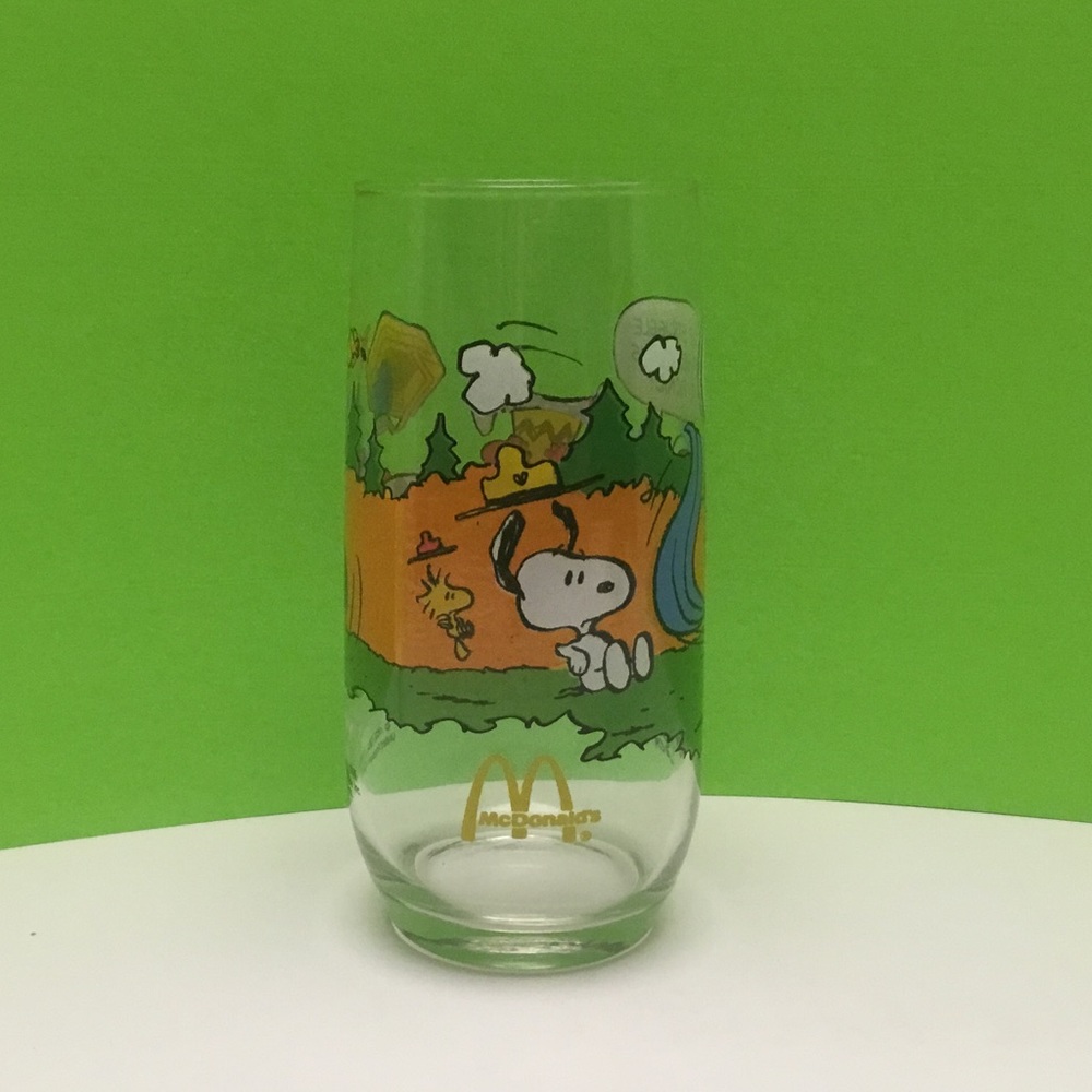 Vintage McDonald’s camp snoopy peanuts Linus collectible glass